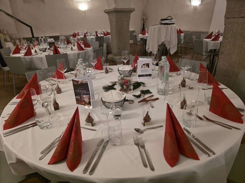 Festlich gedeckte Tafel