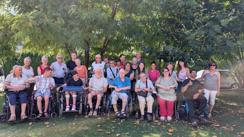 Groupe de personnes dans la nature