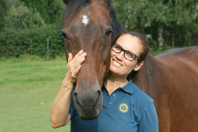 Gabriela Pernter Volpe et un cheval Gabriela Pernter Volpe et un cheval